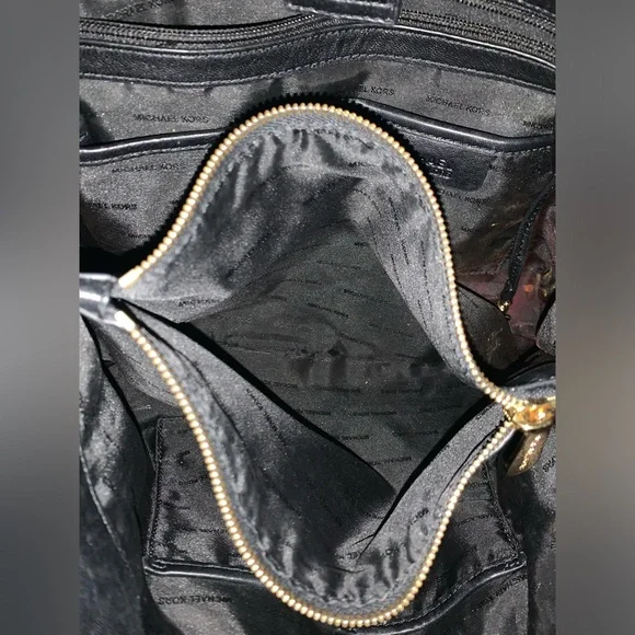 Michael Kors purse. - Picture 13 of 14